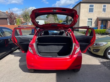 Used Toyota Yaris 2012 for sale - 77936024: Photo