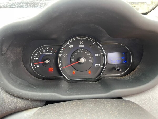 Used Hyundai i10 2012 for sale - 76162800: Photo 12