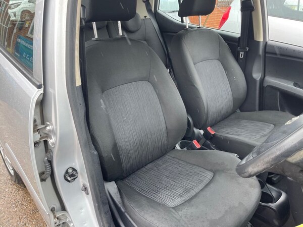 Used Hyundai i10 2012 for sale - 76162800: Photo 13