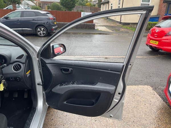 Used Hyundai i10 2012 for sale - 76162800: Photo 15