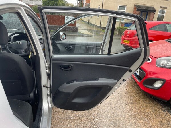 Used Hyundai i10 2012 for sale - 76162800: Photo 17