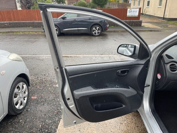 Used Hyundai i10 2012 for sale - 76162800: Photo 21