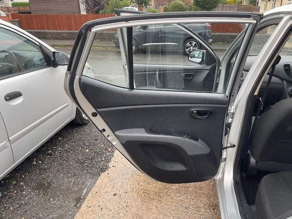 Used Hyundai i10 2012 for sale - 76162800: Photo 24