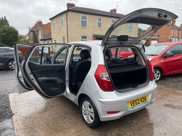 Used Hyundai i10 2012 for sale - 76162800: Photo 2