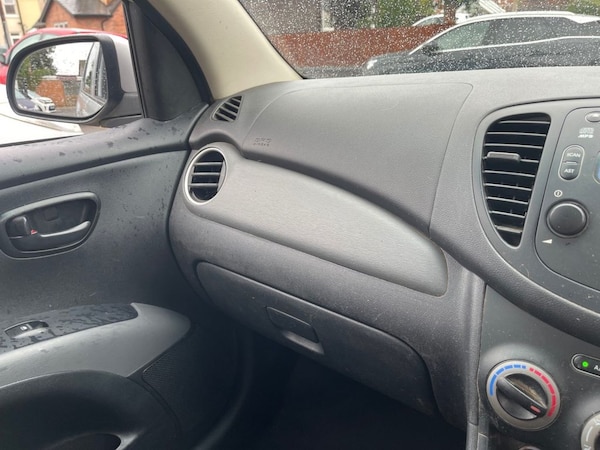 Used Hyundai i10 2012 for sale - 76162800: Photo 9