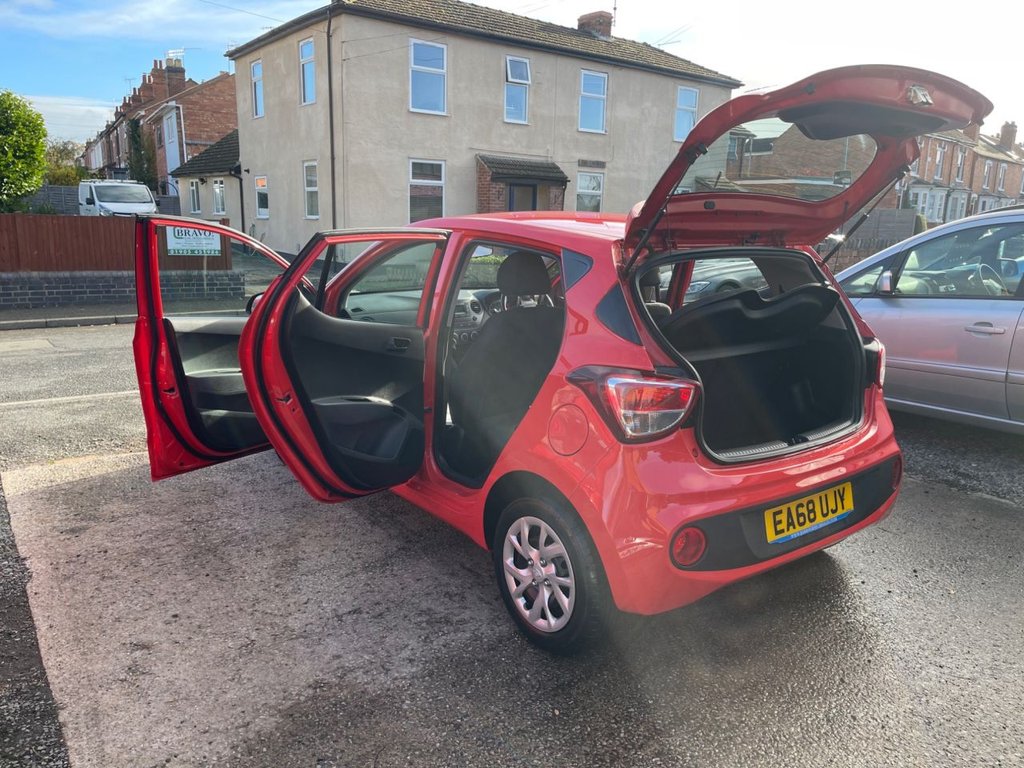 Used Hyundai i10 2018 for sale - 76286074: Photo 2
