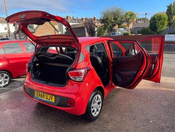 Used Hyundai i10 2018 for sale - 76286074: Photo