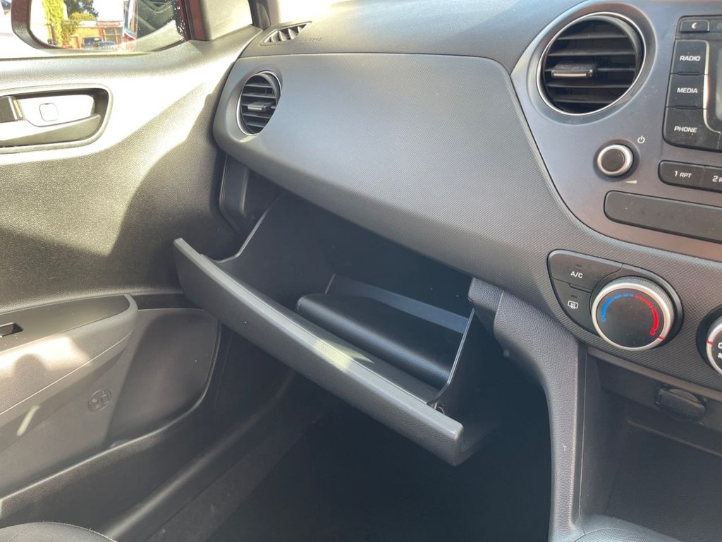 Used Hyundai i10 2018 for sale - 76286074: Photo 8