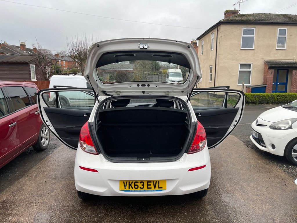 Used Hyundai i20 2013 for sale - 77693624: Photo 3