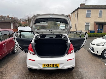 Used Hyundai i20 2013 for sale - 77693624: Photo