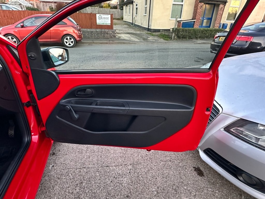 Used Volkswagen up! 2014 for sale - 76570577: Photo 17