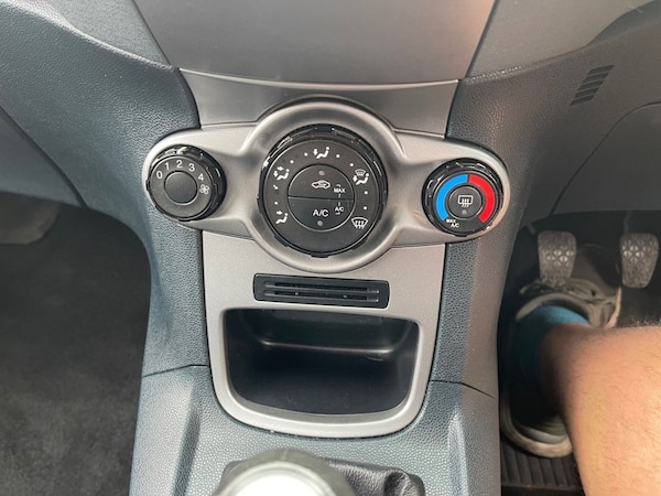 Used Ford Fiesta 2011 for sale - 76086394: Photo 11