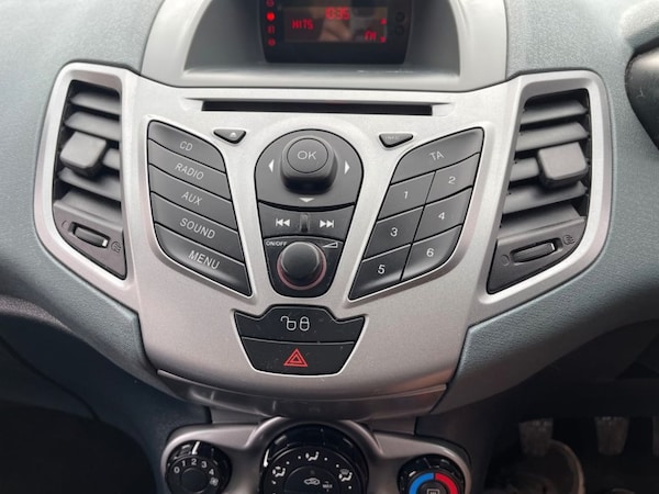 Used Ford Fiesta 2011 for sale - 76086394: Photo 12