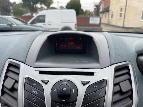 Used Ford Fiesta 2011 for sale - 76086394: Photo 13
