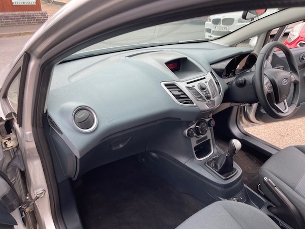 Used Ford Fiesta 2011 for sale - 76086394: Photo 24