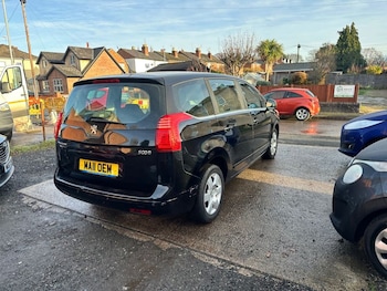 Used Peugeot 5008 2011 for sale - 76797992: Photo