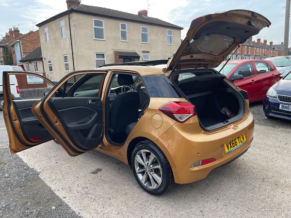 Used Hyundai i20 2016 for sale - 76132149: Photo 2