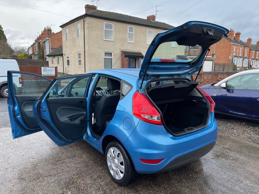 Used Ford Fiesta 2010 for sale - 77139470: Photo 2