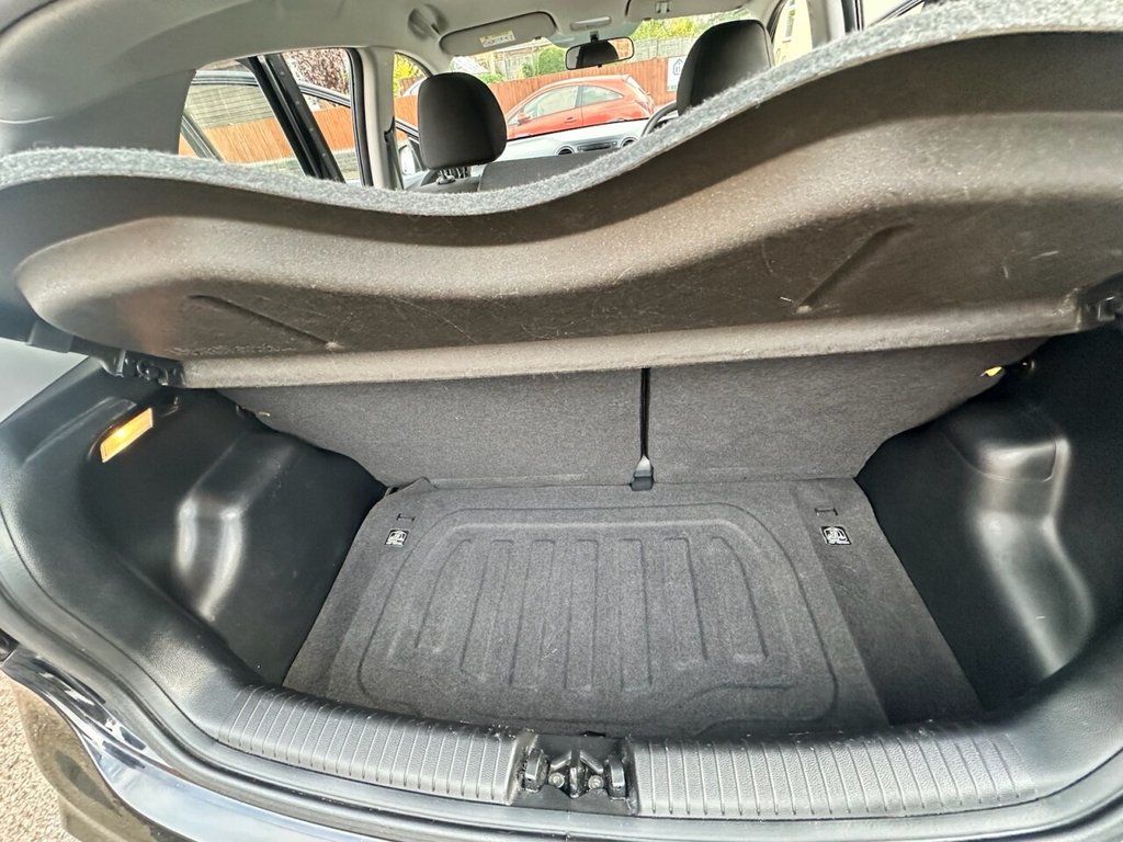 Used Hyundai i10 2017 for sale - 76297137: Photo 11