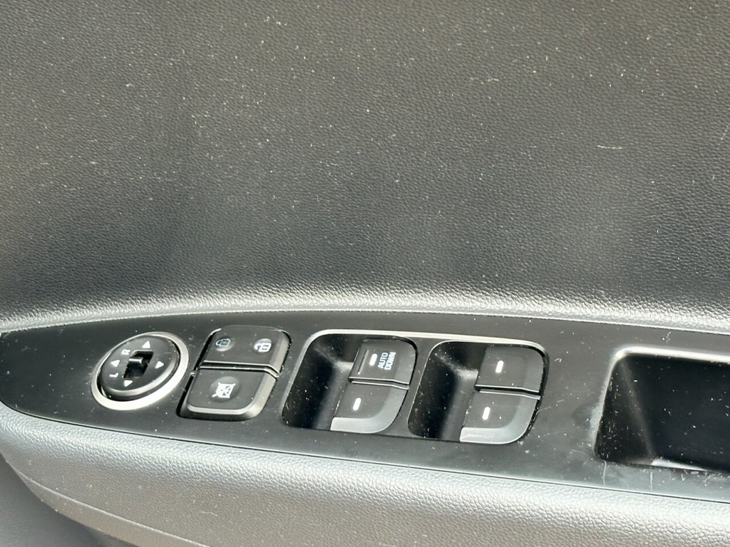 Used Hyundai i10 2017 for sale - 76297137: Photo 19