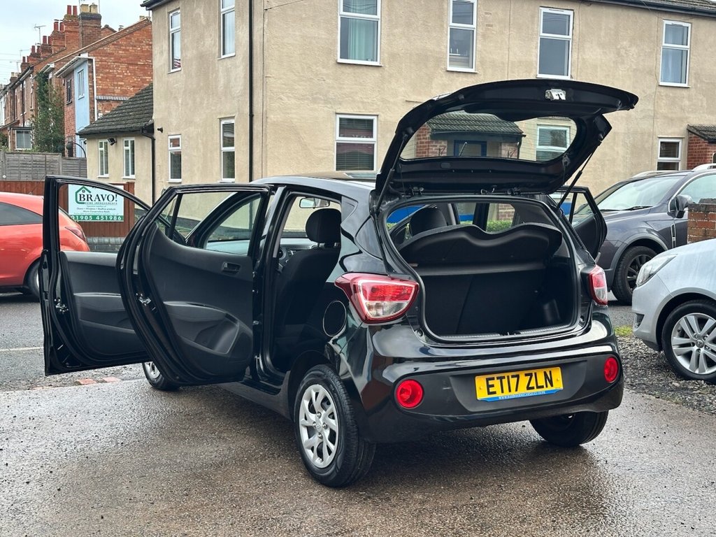 Used Hyundai i10 2017 for sale - 76297137: Photo 2