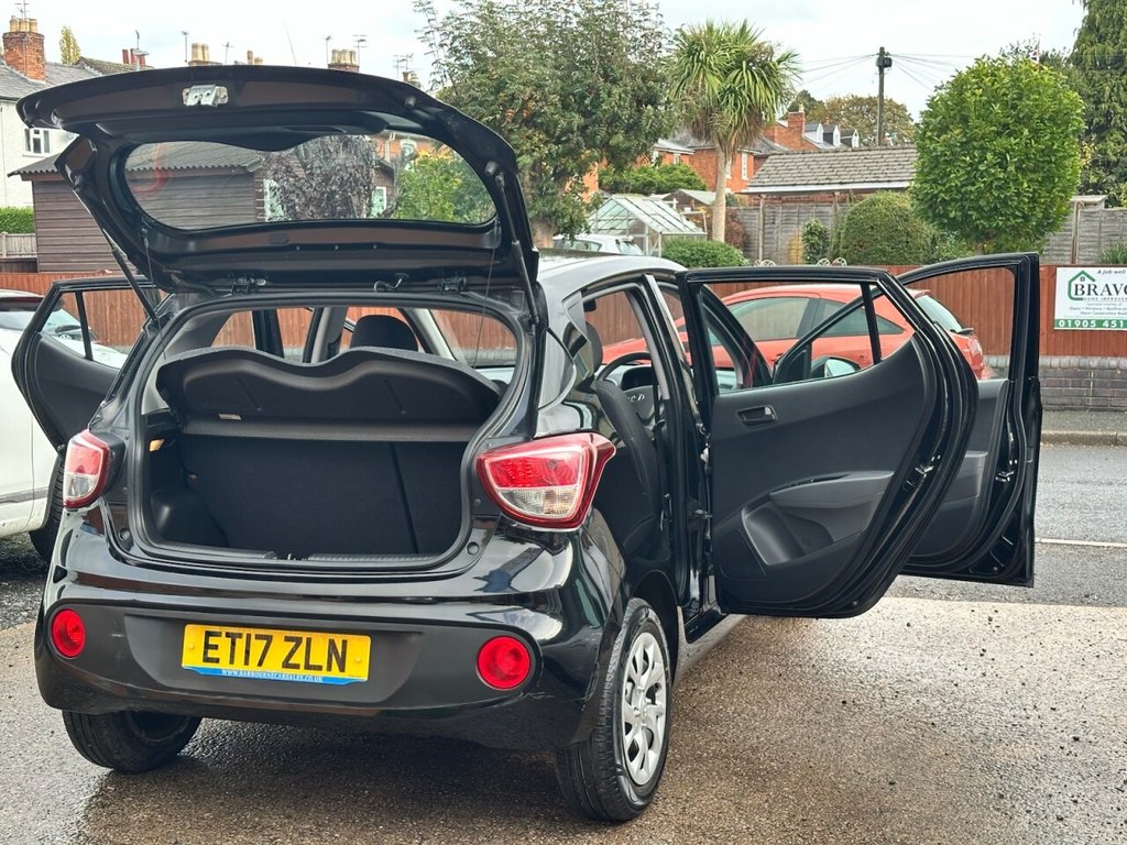 Used Hyundai i10 2017 for sale - 76297137: Photo 4