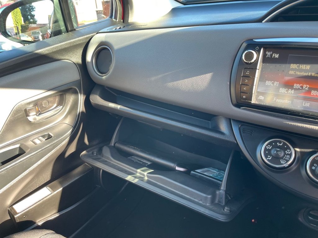 Used Toyota Yaris 2015 for sale - 76496569: Photo 12