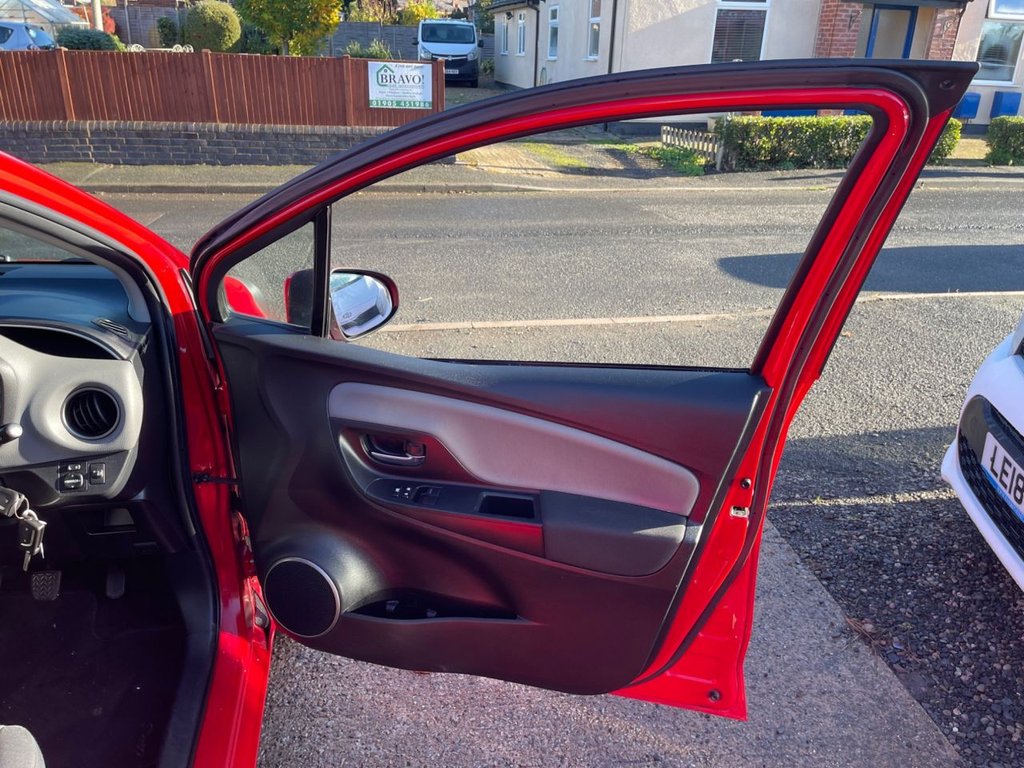 Used Toyota Yaris 2015 for sale - 76496569: Photo 27