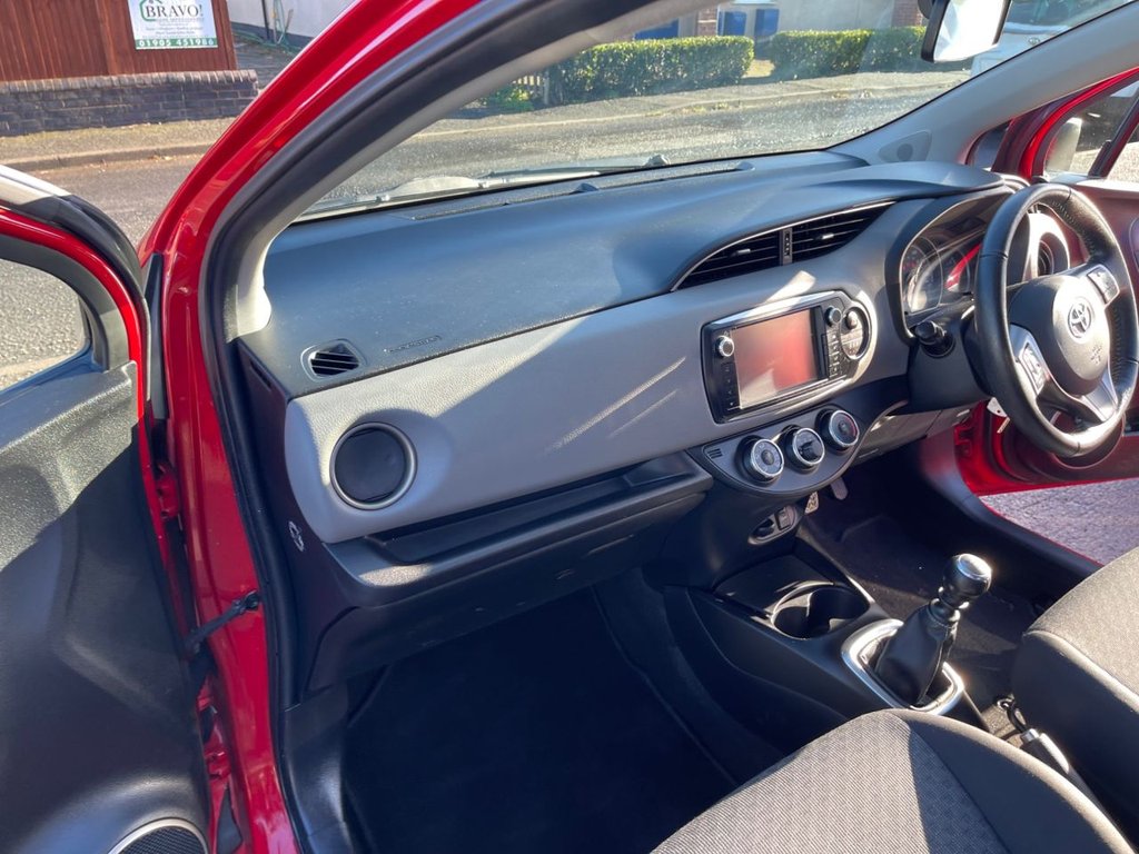 Used Toyota Yaris 2015 for sale - 76496569: Photo 32