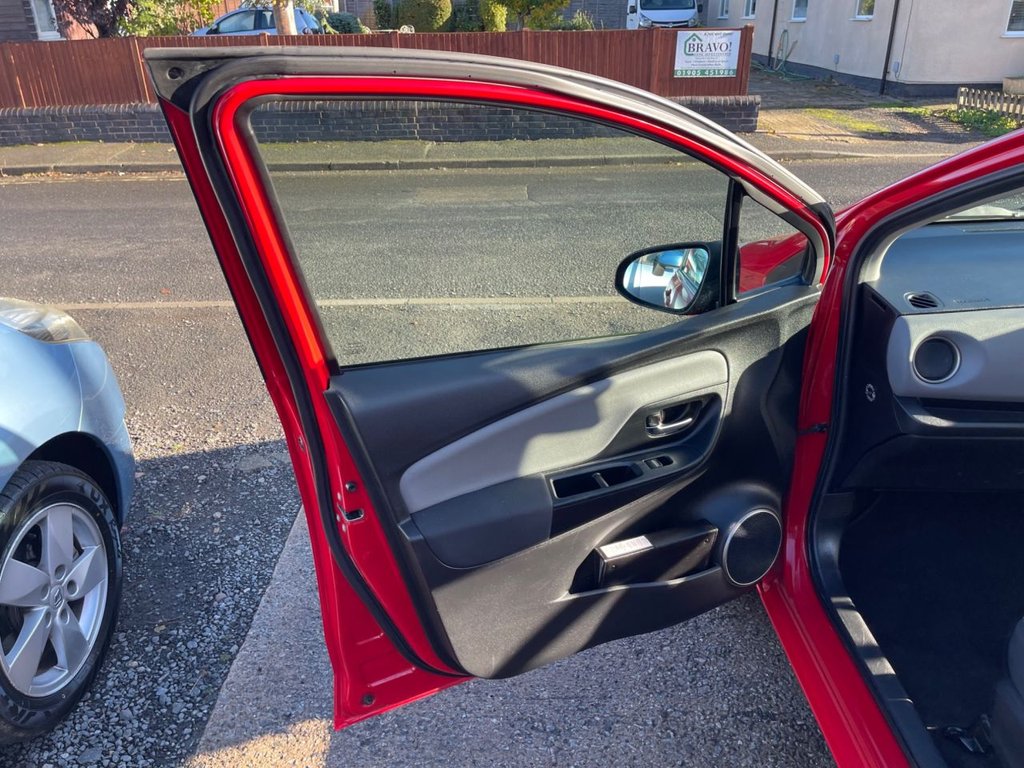 Used Toyota Yaris 2015 for sale - 76496569: Photo 33