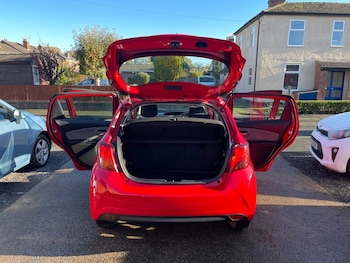 Used Toyota Yaris 2015 for sale - 76496569: Photo