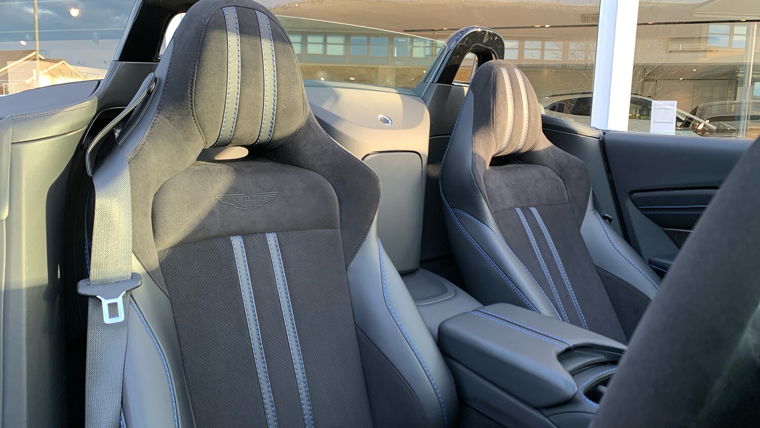 Used Aston Martin Vantage 2023 for sale - 76387065: Photo 11