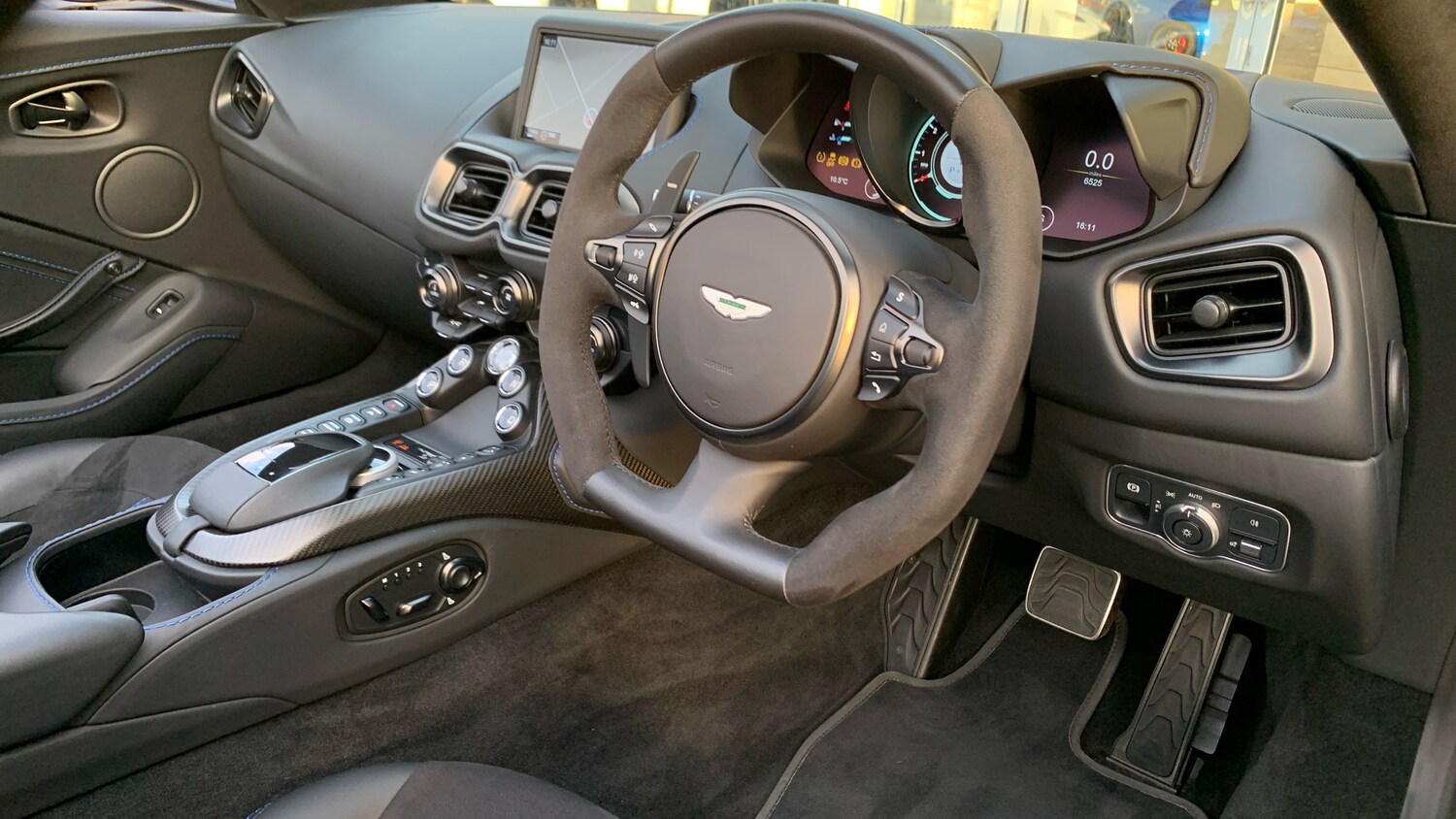 Used Aston Martin Vantage 2023 for sale - 76387065: Photo 3