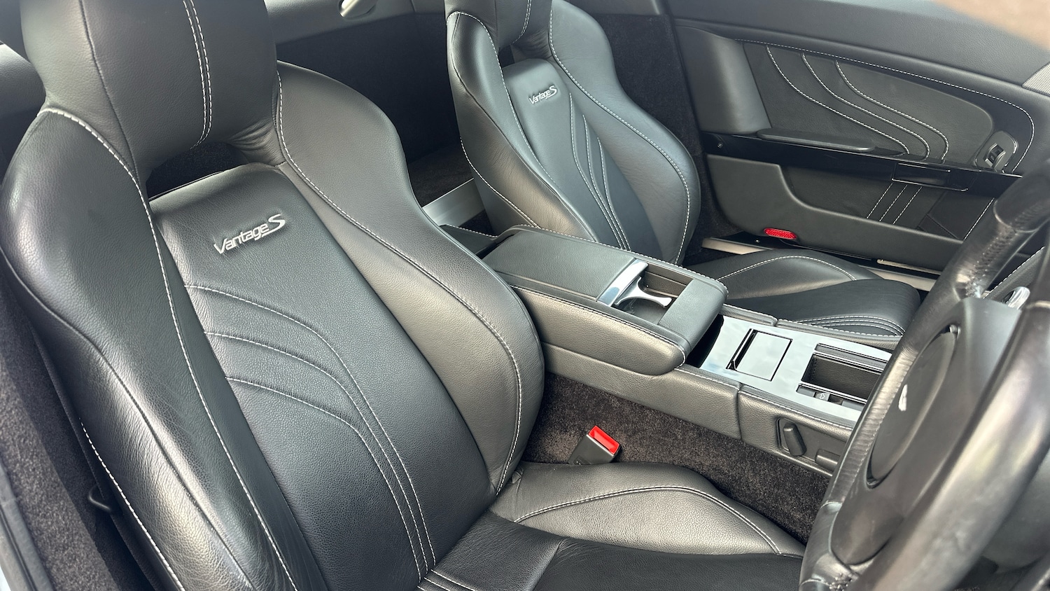 Used Aston Martin Vantage 2016 for sale - 76134387: Photo 11