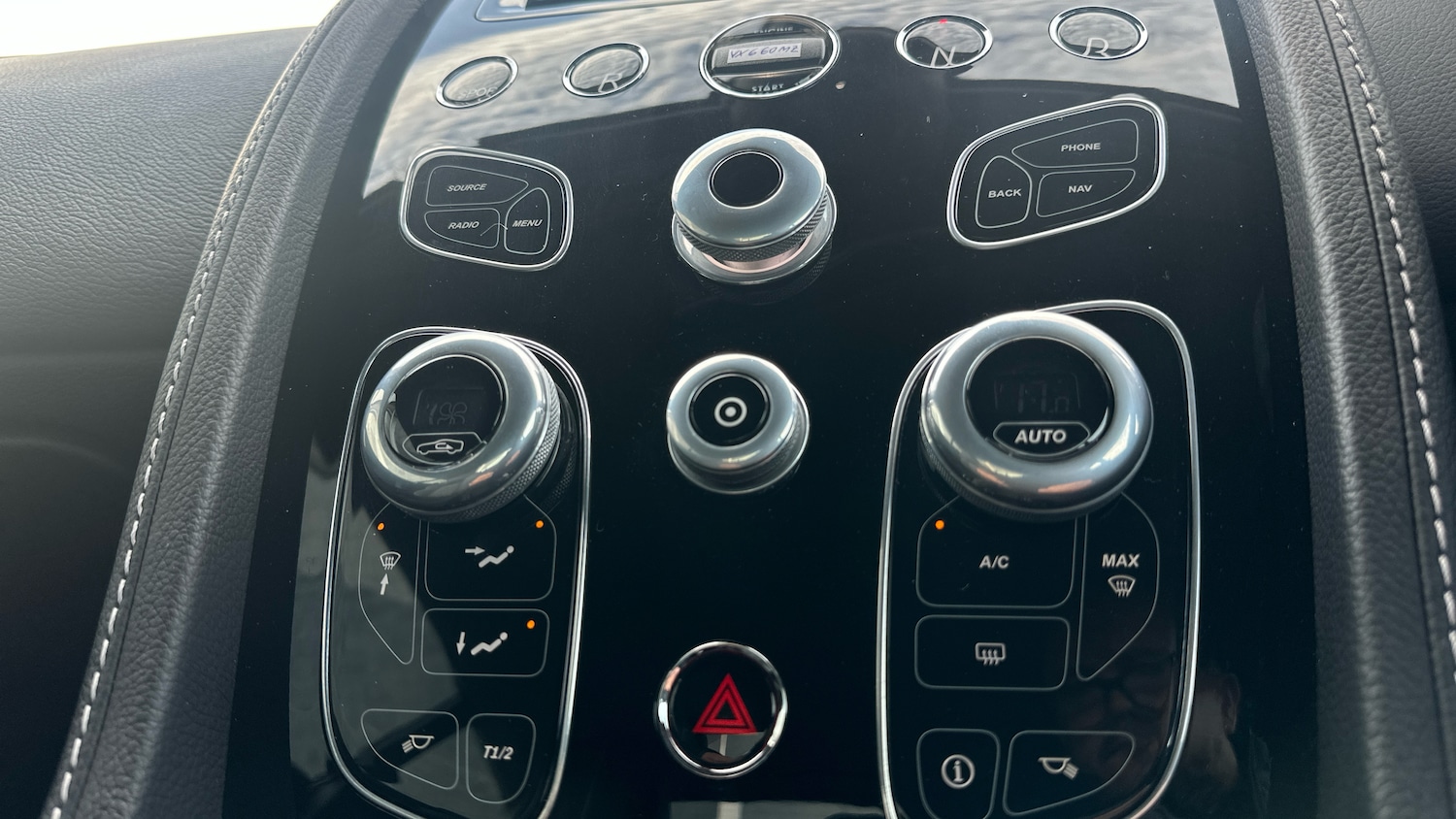 Used Aston Martin Vantage 2016 for sale - 76134387: Photo 15
