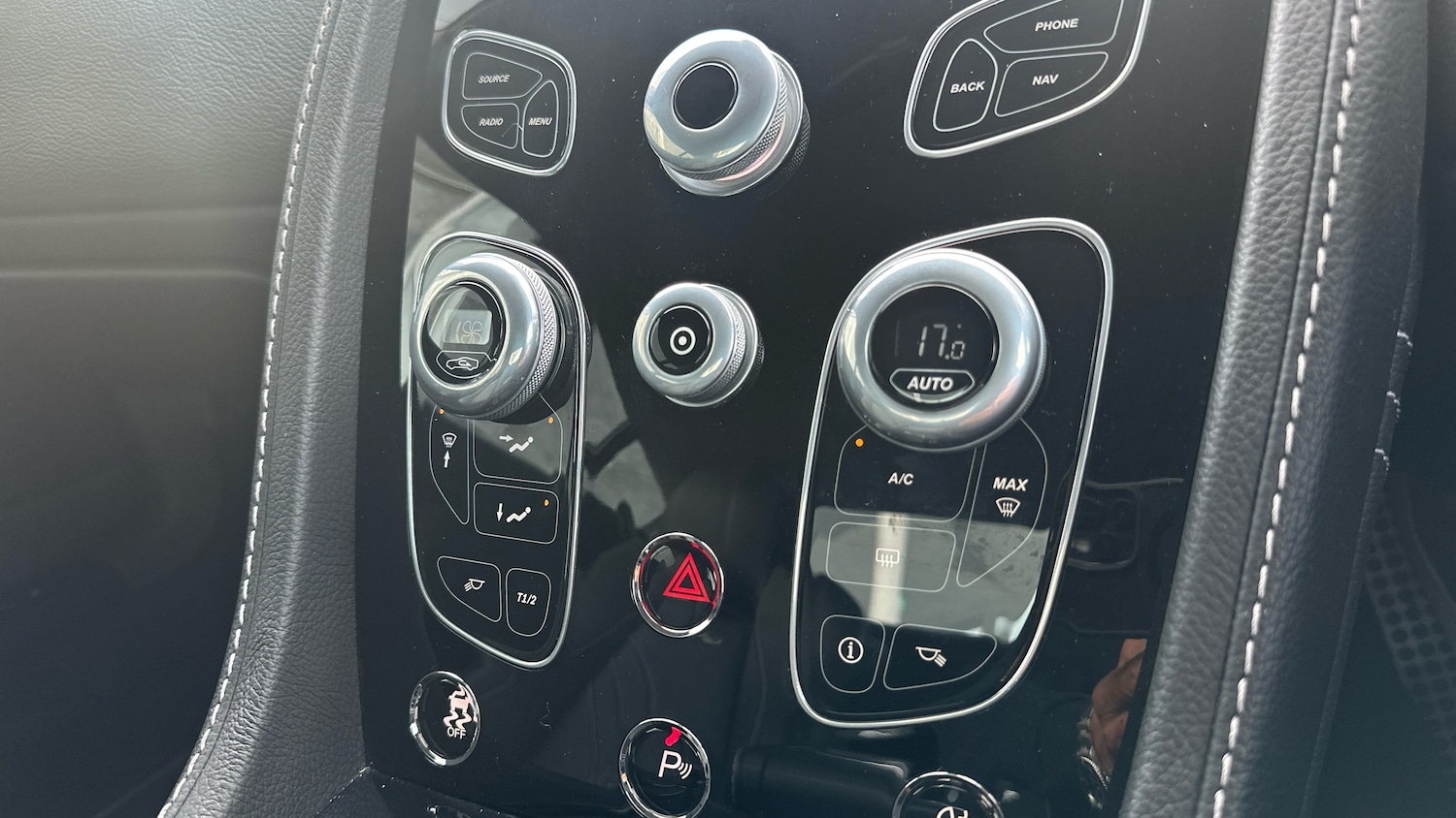 Used Aston Martin Vantage 2016 for sale - 76134387: Photo 16