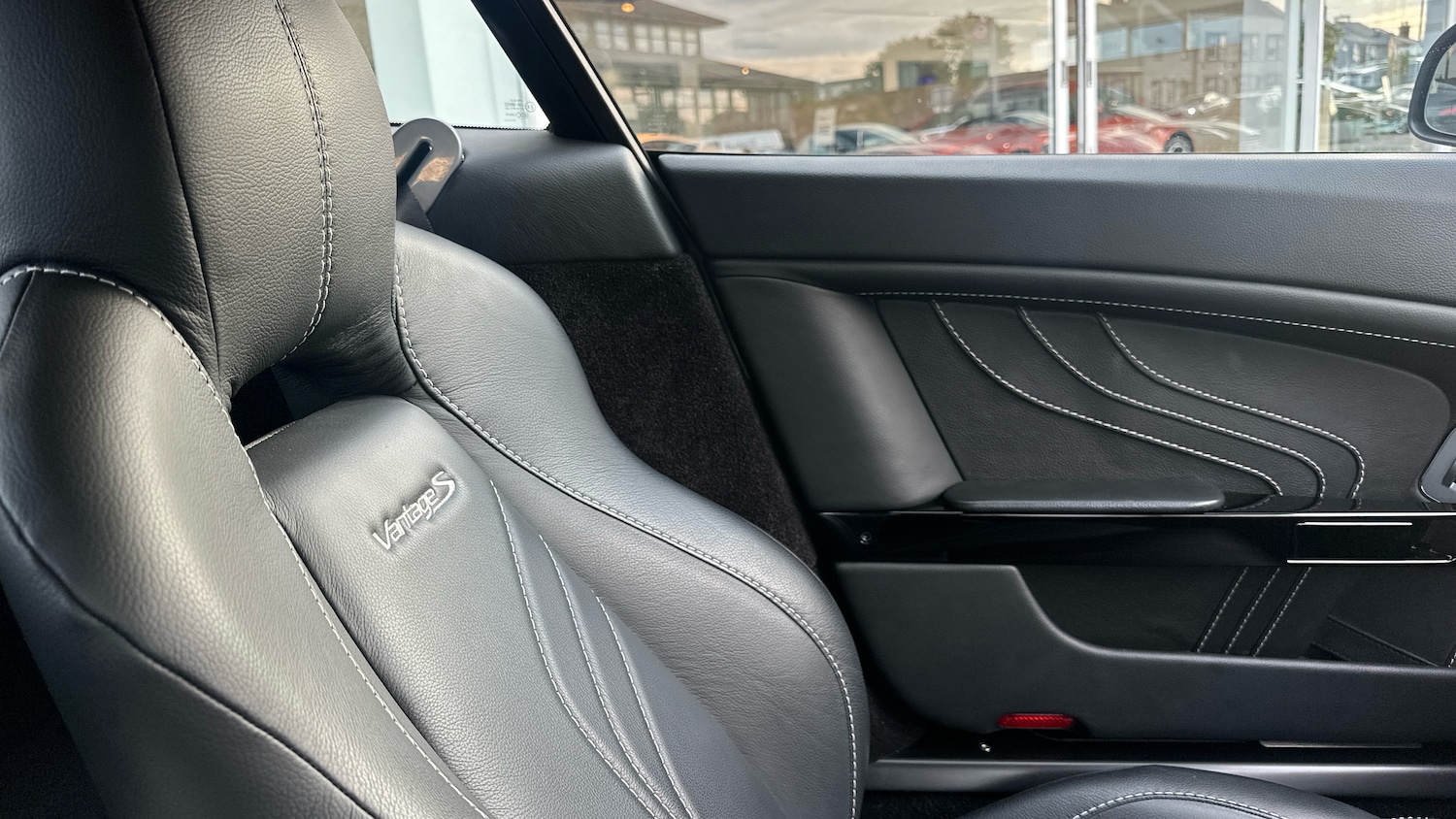 Used Aston Martin Vantage 2016 for sale - 76134387: Photo 17