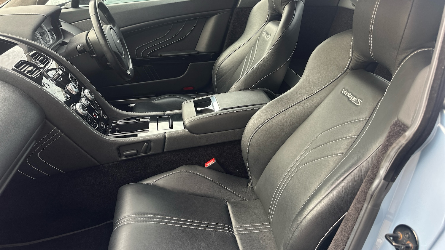 Used Aston Martin Vantage 2016 for sale - 76134387: Photo 21