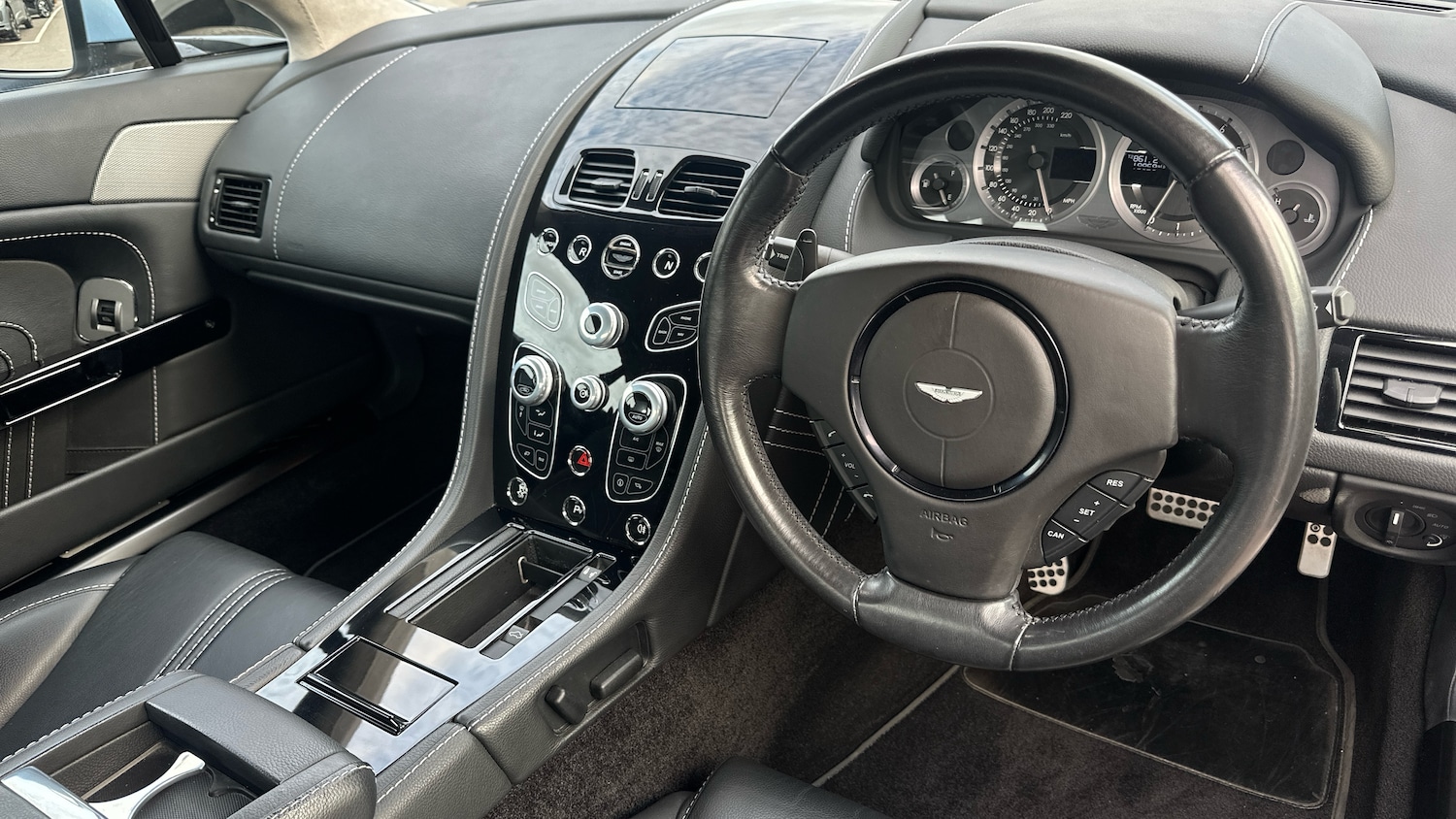 Used Aston Martin Vantage 2016 for sale - 76134387: Photo 9