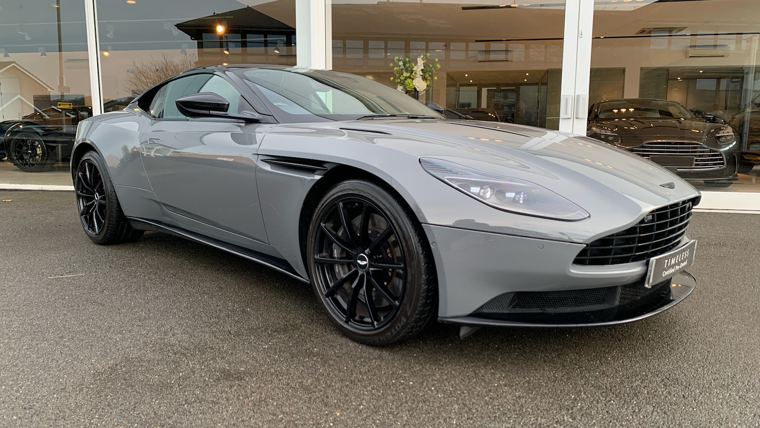 Used Aston Martin DB11 2019 for sale - 77357053: Photo 14