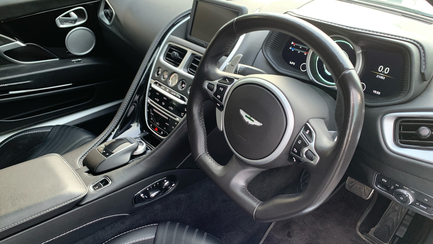 Used Aston Martin DB11 2019 for sale - 77357053: Photo 3