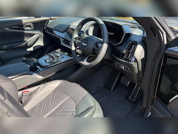 Used Aston Martin DBX 2026 for sale - 79531310: Photo