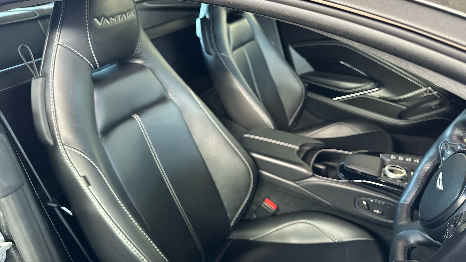 Used Aston Martin Vantage 2019 for sale - 76368826: Photo 11