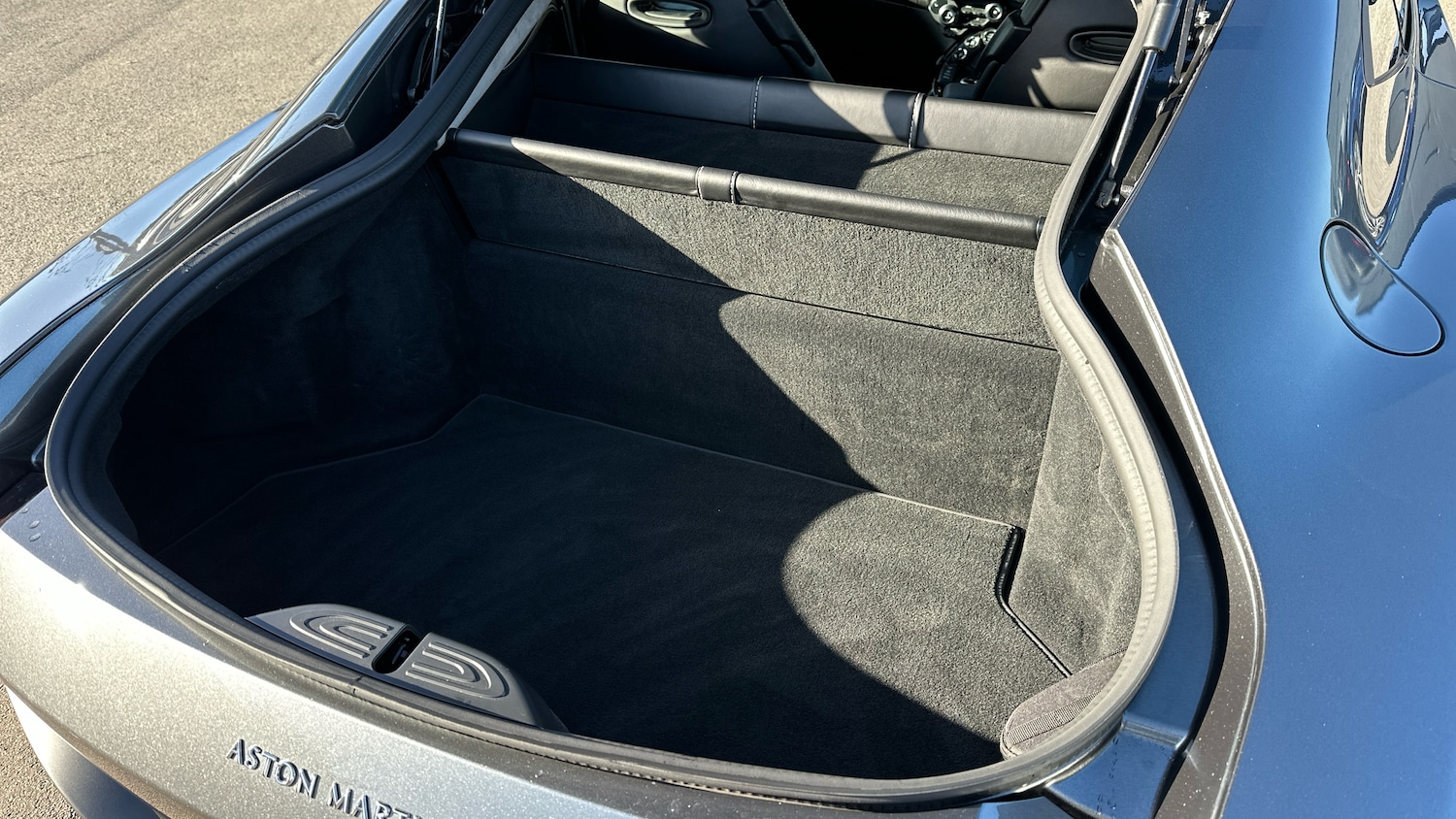Used Aston Martin Vantage 2019 for sale - 76368826: Photo 17