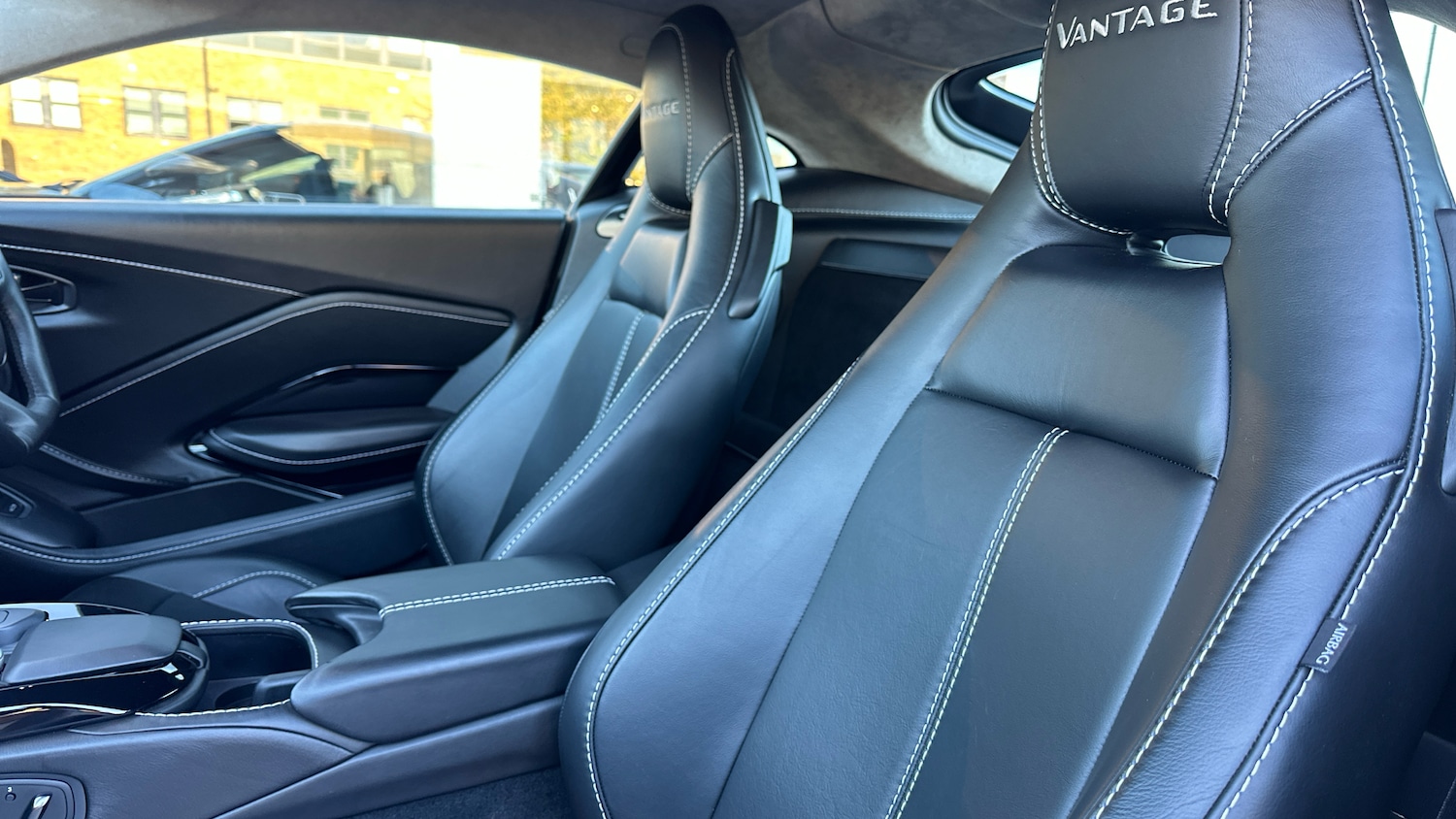 Used Aston Martin Vantage 2019 for sale - 76368826: Photo 23