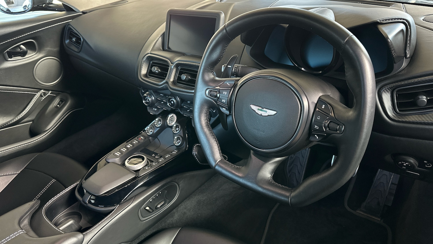 Used Aston Martin Vantage 2019 for sale - 76368826: Photo 3
