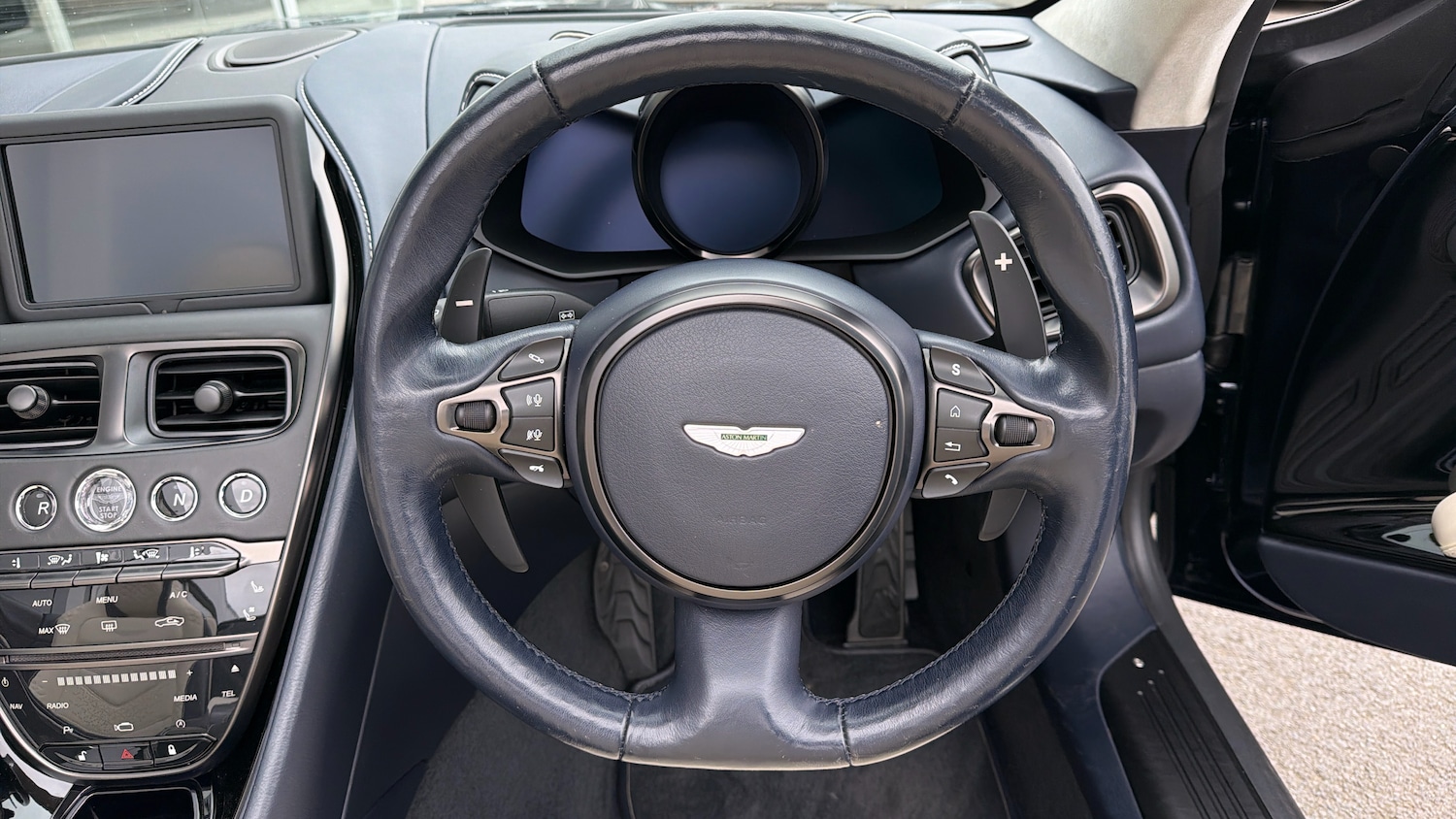 Used Aston Martin DBS 2021 for sale - 78045711: Photo 10