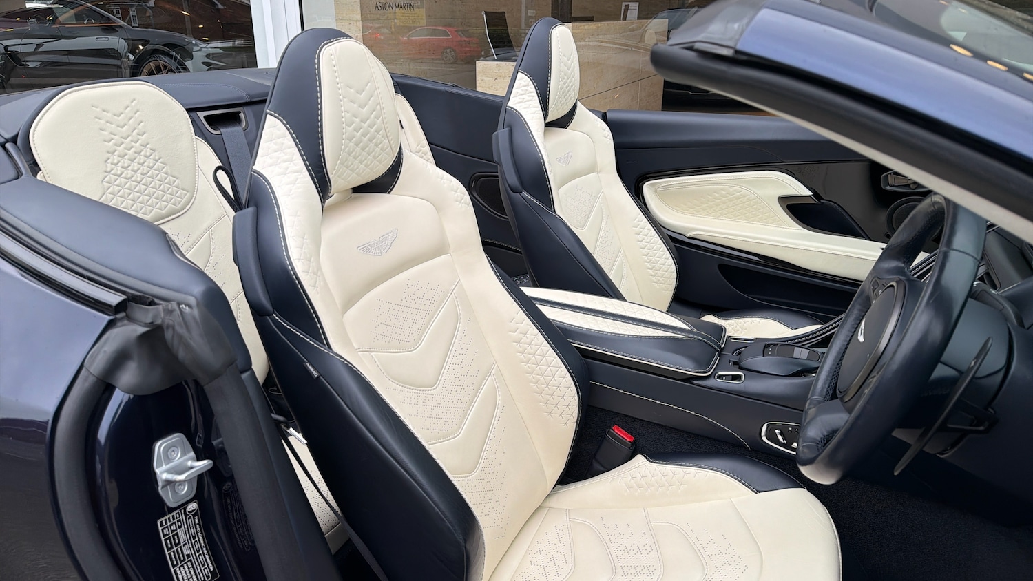 Used Aston Martin DBS 2021 for sale - 78045711: Photo 11