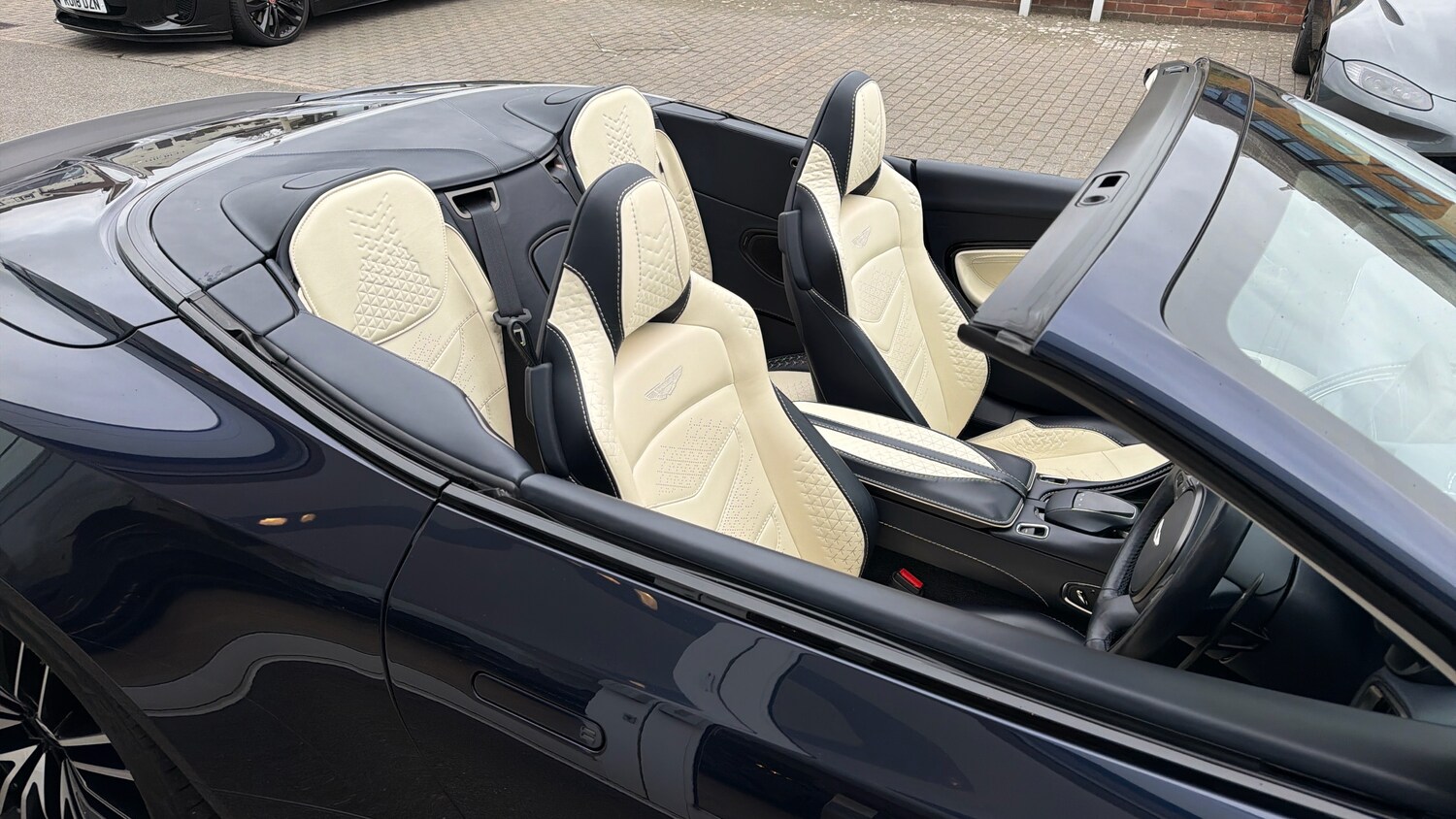 Used Aston Martin DBS 2021 for sale - 78045711: Photo 14