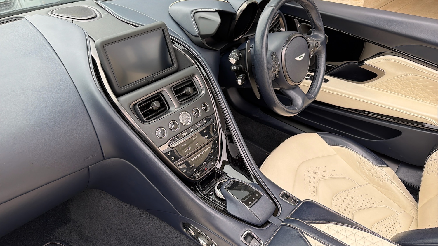 Used Aston Martin DBS 2021 for sale - 78045711: Photo 16